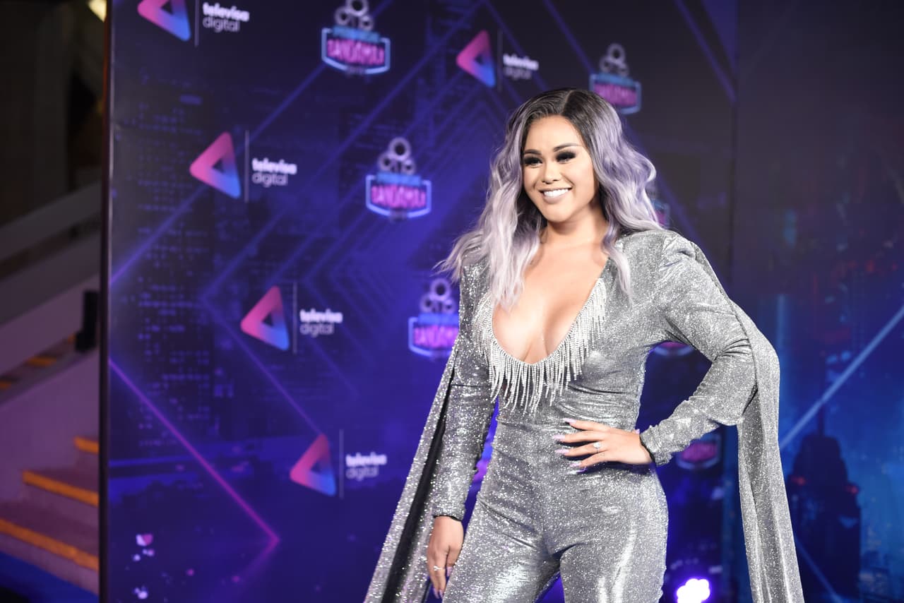 El primer vestido que utilizó Gomita en los Premios Bandamax fue de Esteban Palazzo.