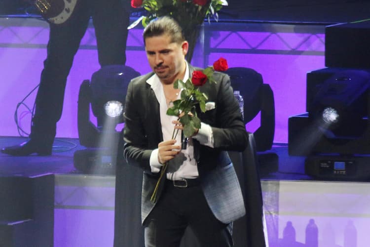 Larry Hernández no teme mostrar una discusión con su hijo en su reality