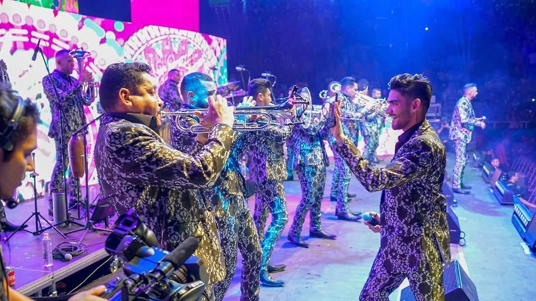 Así se escuchó Julio Preciado junto a Banda El Recodo