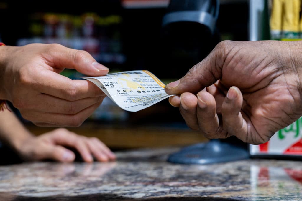 Demanda a la Lotería de Texas por no pagarle un premio de $83.5 millones que ganó en febrero