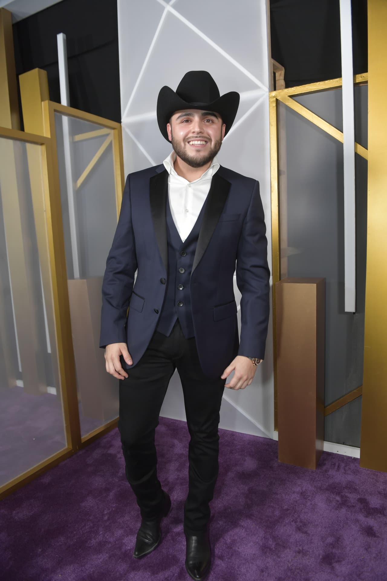 El famoso Gerardo Ortiz no podía faltar a los galardones más importantes de la industria del regional.