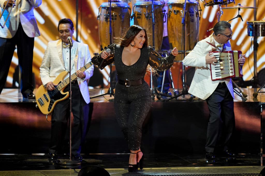 Y Chiquis Rivera puso a bailar con "El Listón de Tu Pelo".