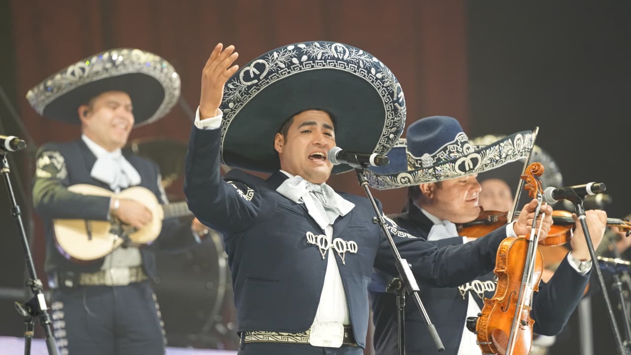 El Mariachi Vargas de Tecalitlán, dirigido por Carlos Martínez, ofreció temas emblemáticos de sus 120 años de historia.