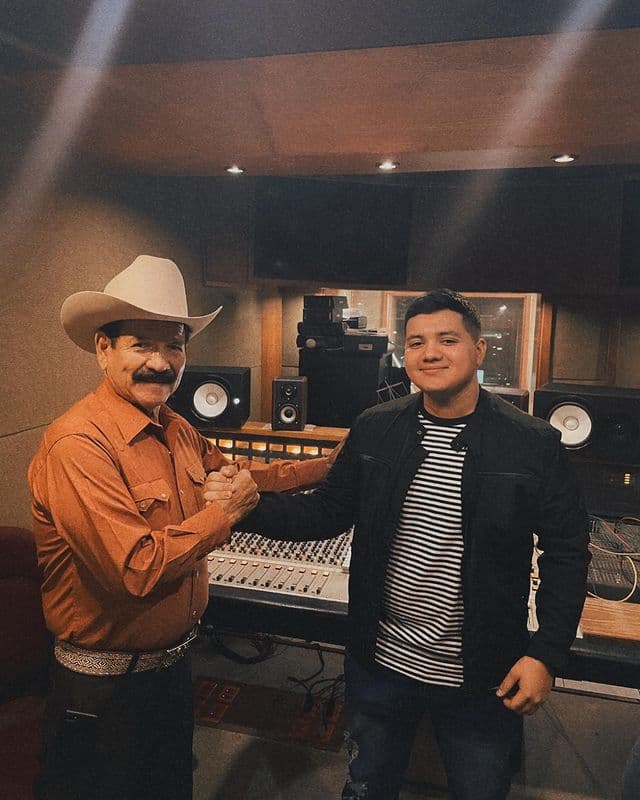 Nieto de don Chayo e hijo de Cesáreo Sánchez Jr., el joven Yayo presenta un sonido "mariacheño".