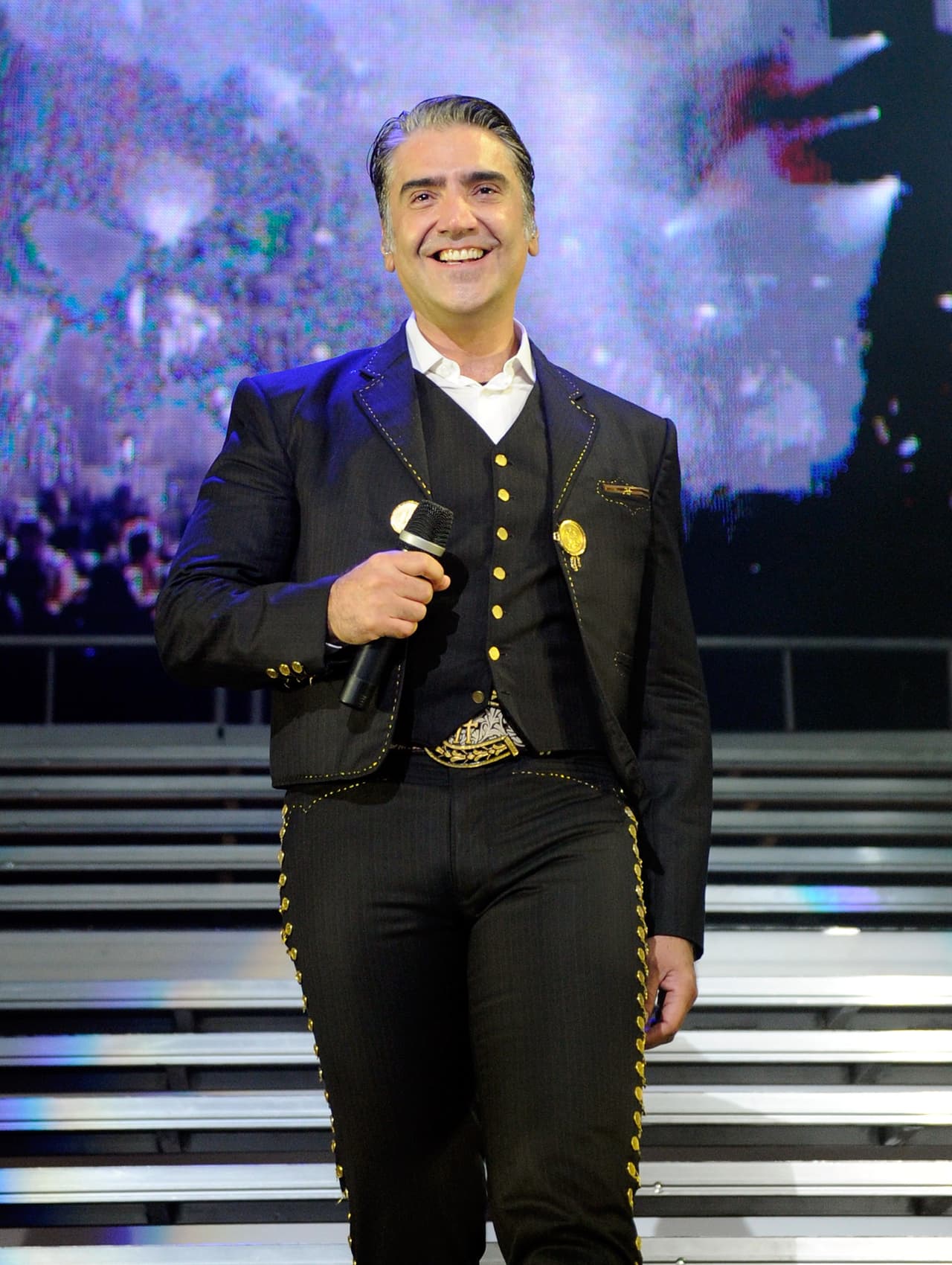 Fue por ahí de 2011 que Alejandro ya comenzó a dejarse las canas de manera permanente, claro, sin perder el toque de galán que siempre lo ha caracterizado.