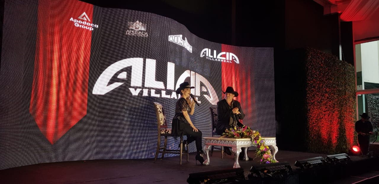 Alicia Villarreal y Óscar Flores vuelven a trabajar juntos