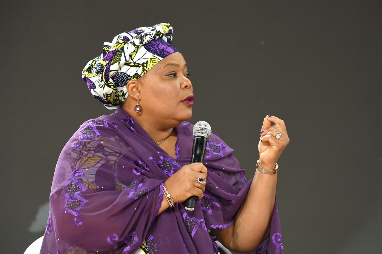 Acciones masivas por la paz en Liberia: en 2003, las mujeres de Liberia se organizaron y lograron terminar la segunda guerra civil. Con diferentes protestas, incluyendo una huelga de sexo y organizarse para rodear la oficina del presidente y negarse a irse hasta que prometiera comenzar negociaciones de paz.