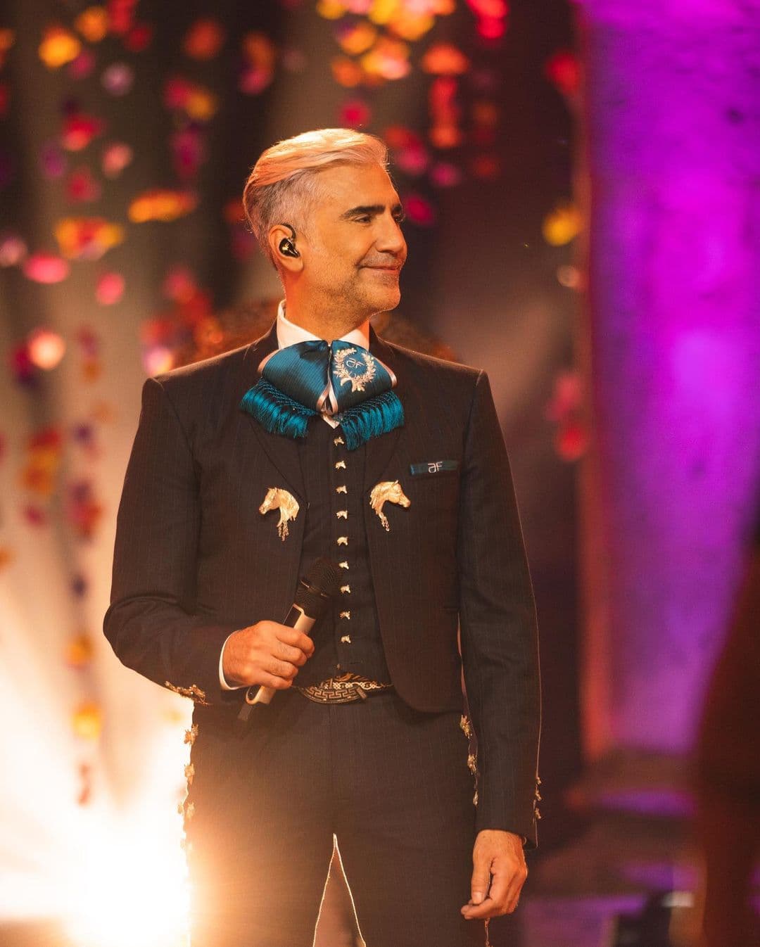 Entre otras de sus acciones altruistas, Fernández donó un millón de pesos a los afectados por las inundaciones en Tabasco y Chiapas.