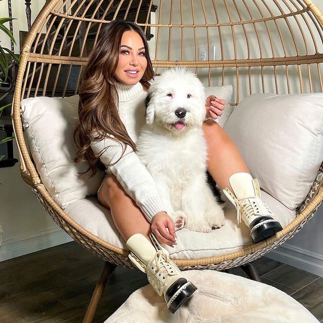 Chiquis. "Pancho Marín" es el nombre del dueño de las quincenas de la hija de Jenni Rivera. El nuevo miembro de su familia es de raza pastor inglés y tiene ya una cuenta oficial en Instagram.