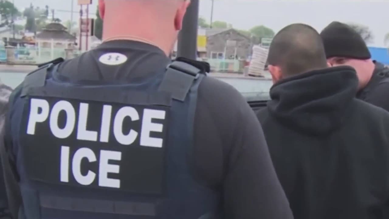 Grupos religiosos demandan la medida de Trump que permite arrestar a inmigrantes en sitios sensibles