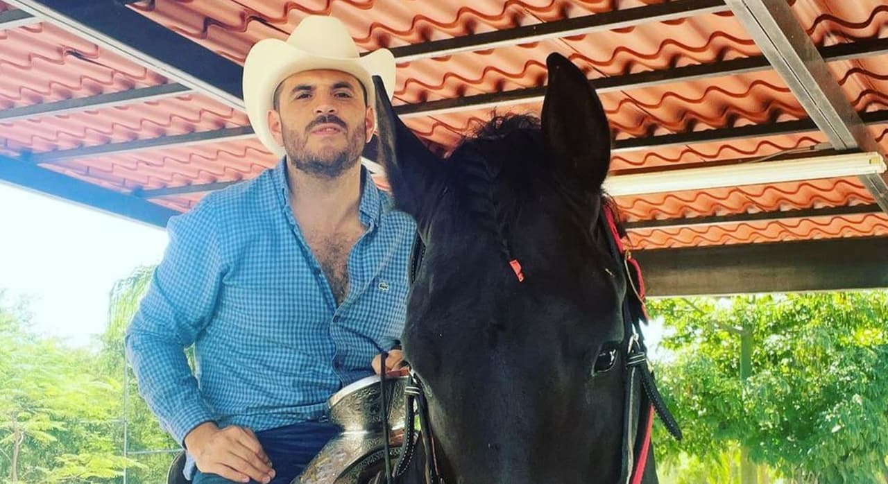 El Komander: así de bien canta su hijo Vicente el tema 'El Toro Viejo'