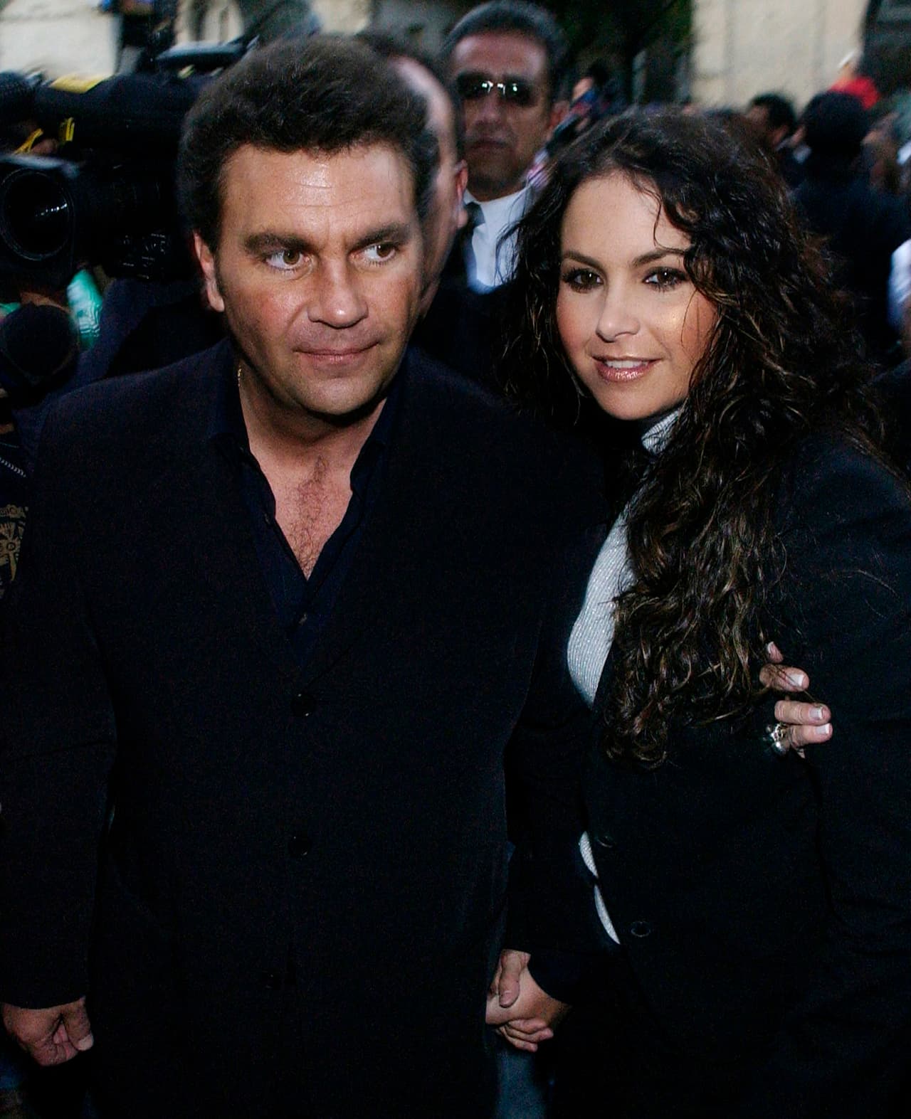 Celosa de su vida personal, Lucero es mamá de José Manuel y Lucero, a quienes procreó con Mijares. Actualmente mantiene una relación con el empresario Michel Kuri.