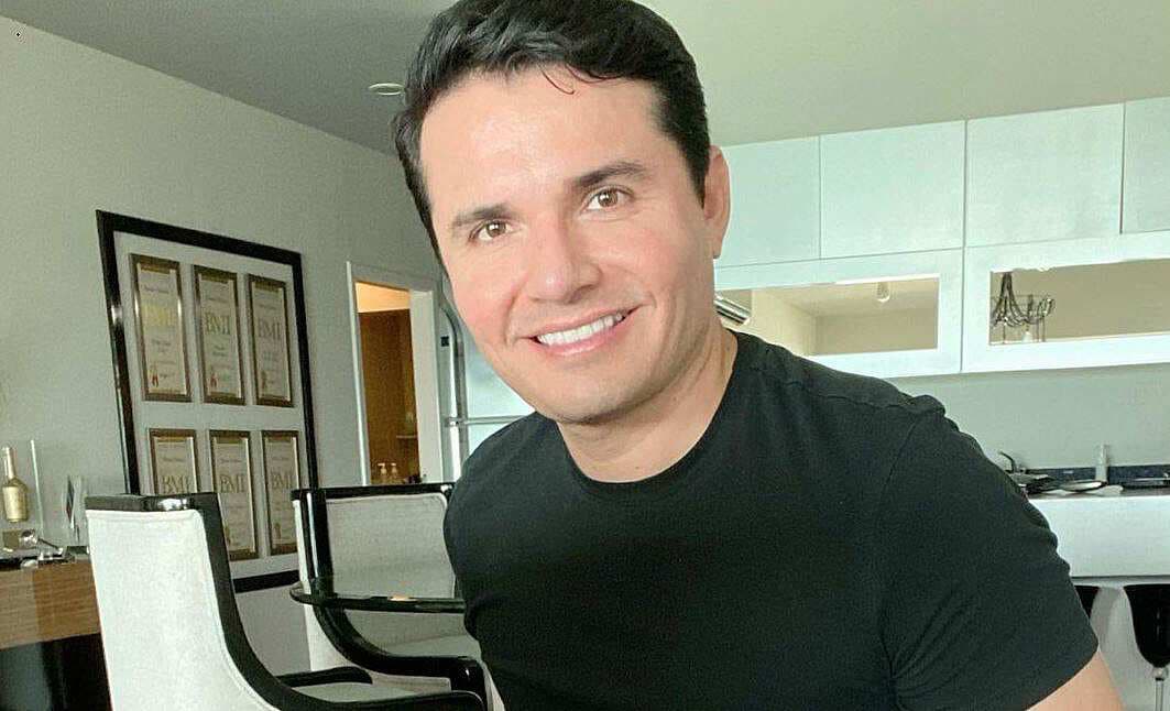 Horacio Palencia muestra sus galardones más preciados