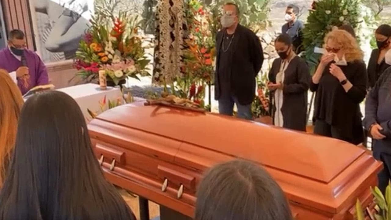 Con misa de cuerpo presente, familia Aguilar le da el último adiós a Flor Silvestre y cumple su voluntad