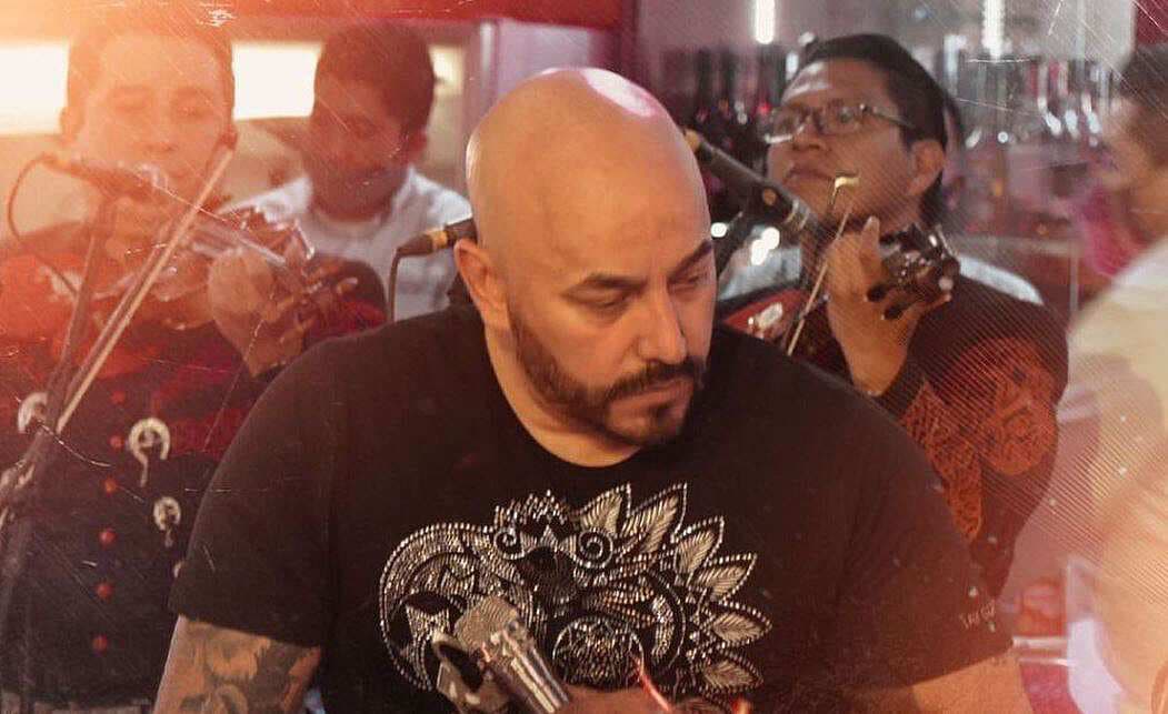 Lupillo Rivera estrenará su versión de 'Acá Entre Nos'