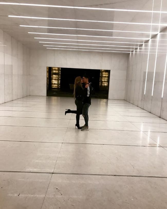 Gomita presume a su nuevo amor