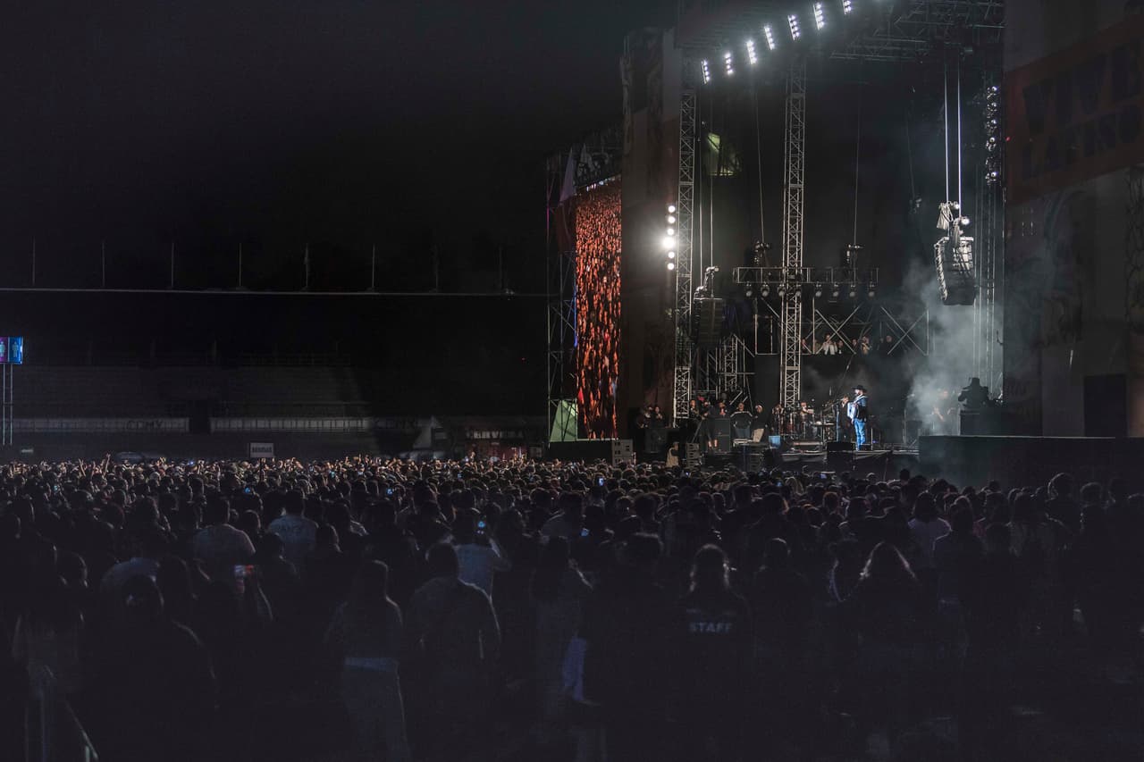 Intocable en el cierre de actividades del día uno del VIve Latino
