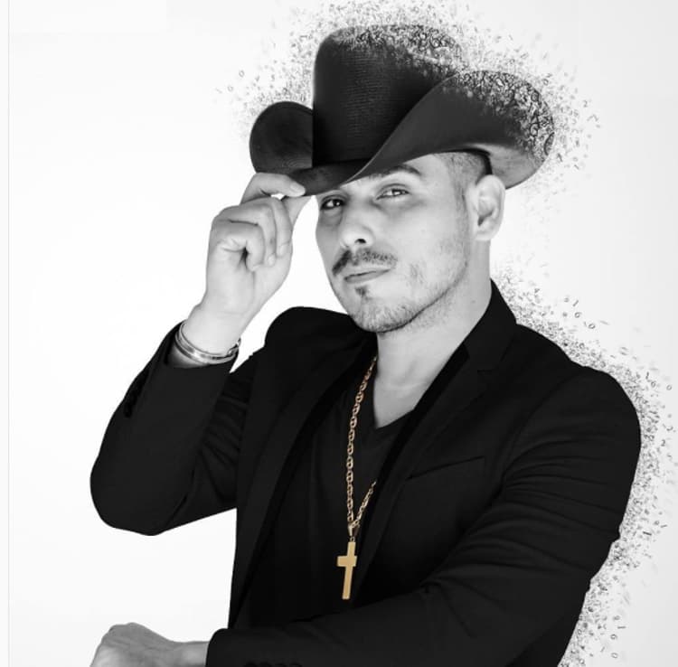 Escucha el nuevo tema de Espinoza Paz