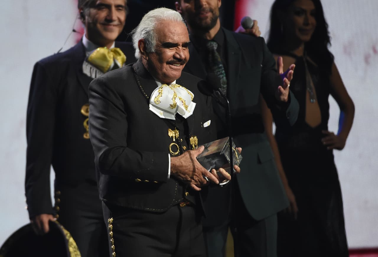 Vicente Fernández es un emblema de la música regional mexicana.