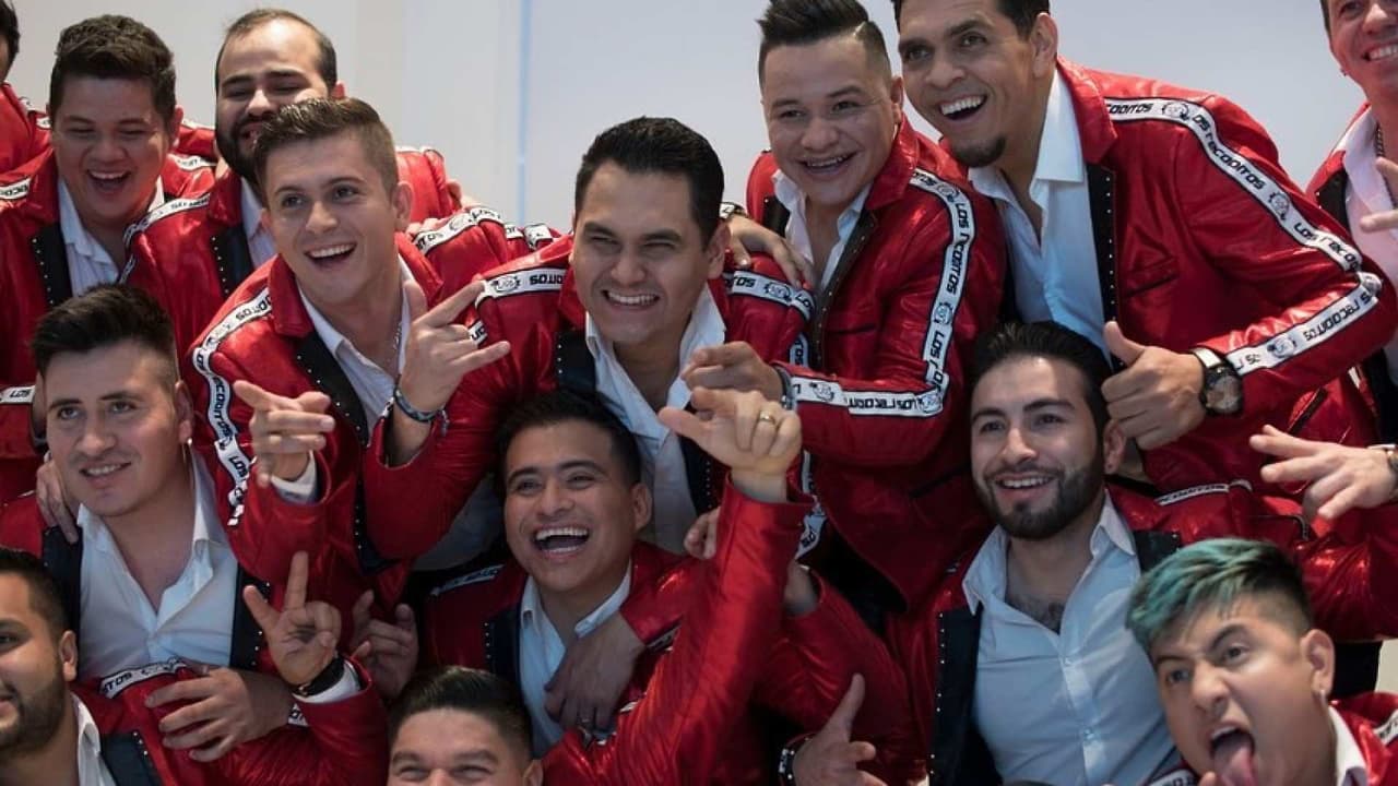 Los Recoditos se divierten bailando y cantando tema de Juan Gabriel