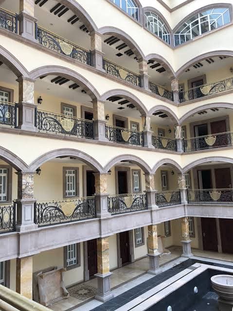 Y con este hotel boutique buscará impulsar el sector turístico de la ciudad que lo vio nacer.