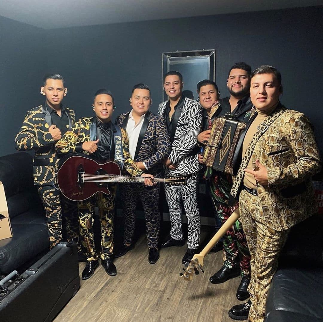 "El Amor No Fue Pa' Mí", junto Banda Coloso, tema lanzado originalmente por Calibre 50, los lanzó a la fama. Su video suma más de 120 millones de reproducciones en YouTube.