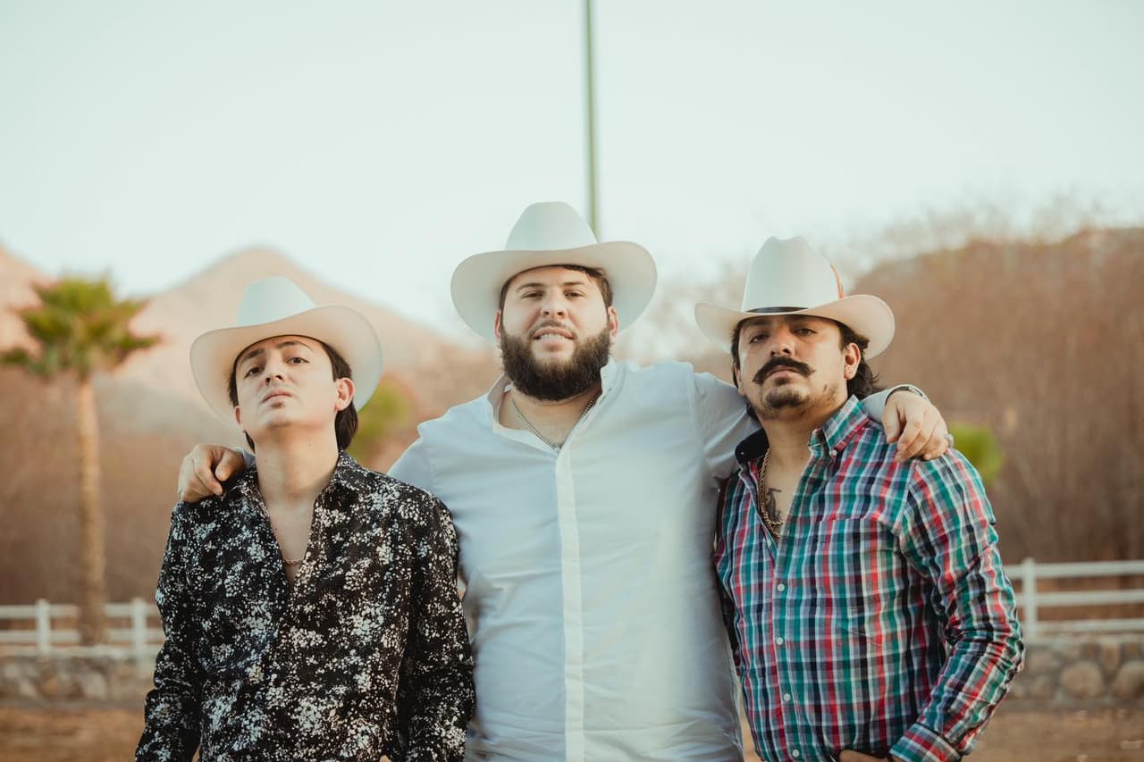 En la actualidad, el mundo del norteño y la banda están rendidos ante el encanto de dos exponentes: Los Dos Carnales y El Fantasma, así como de sus más recientes sencillos.