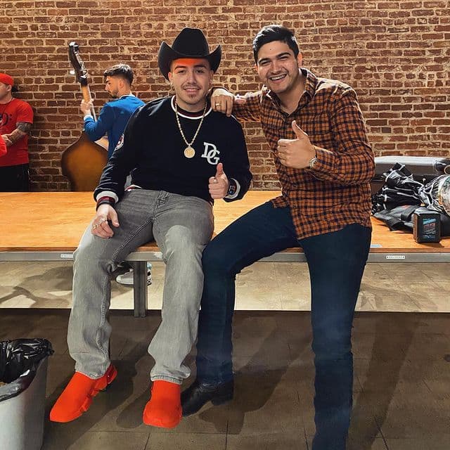 Ulices Chaidez y Pedro Tovar, líder de Eslabón Armado, posaron en su reciente encuentro en Estados Unidos.