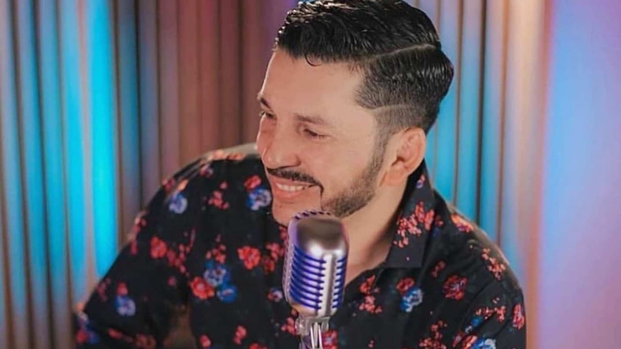 Así se escucha 'El Flaco' cantando corridos al estilo norteño