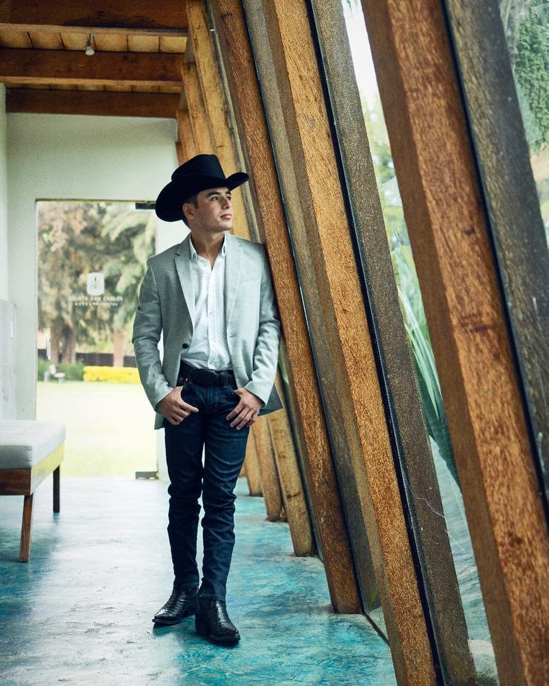 El ex vocalista de Los Plebes del Rancho de Ariel Camacho compartió con sus seguidores el estreno de su nueva faceta.