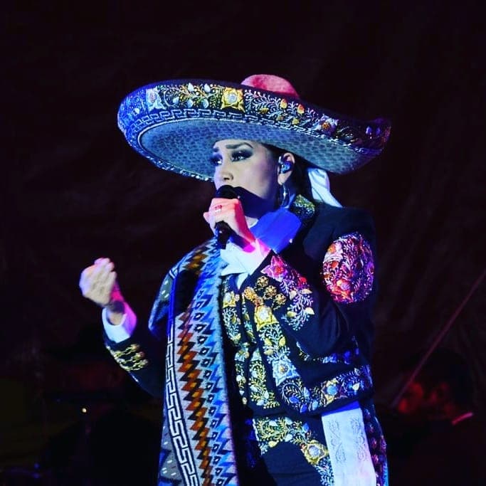 Aida Cuevas. Con más de 45 años de trayectoria, la también actriz es uno de los referentes de la música ranchera. Es la única intérprete que tiene permiso para grabar los temas de Juan Gabriel.