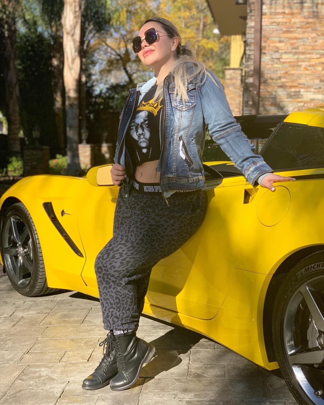 Chiquis Rivera dio a conocer el video del tema "Soy Tu Paloma Negra", en memoria de su madre Jenni Rivera.