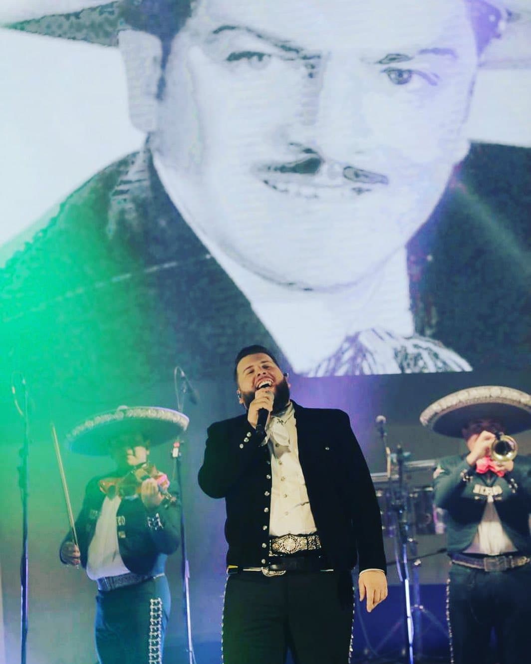 El Fantasma cumple su sueño de cantar para su ídolo José Alfredo Jiménez