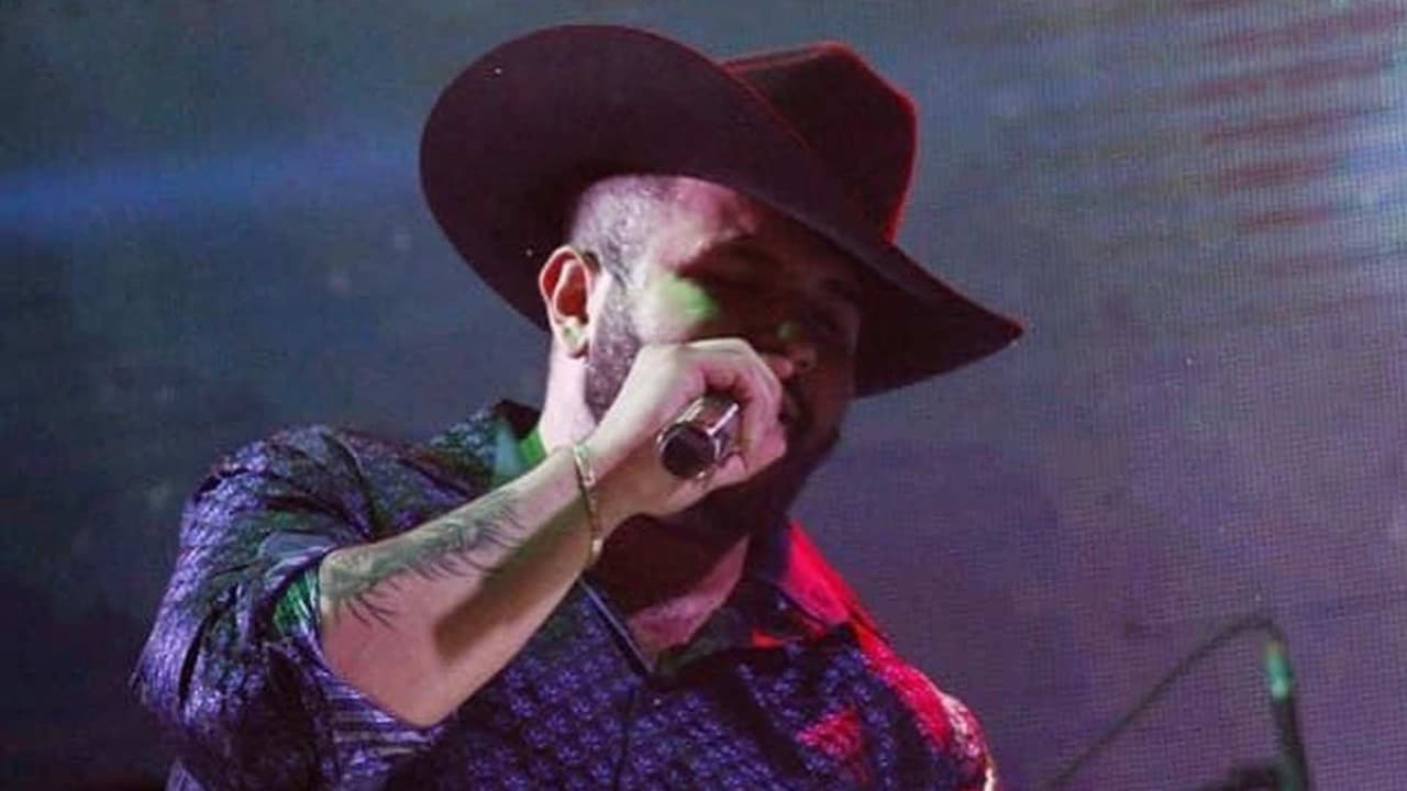 Carín León disfruta de gran bohemia junto a Tony Meléndez y Eliseo Robles