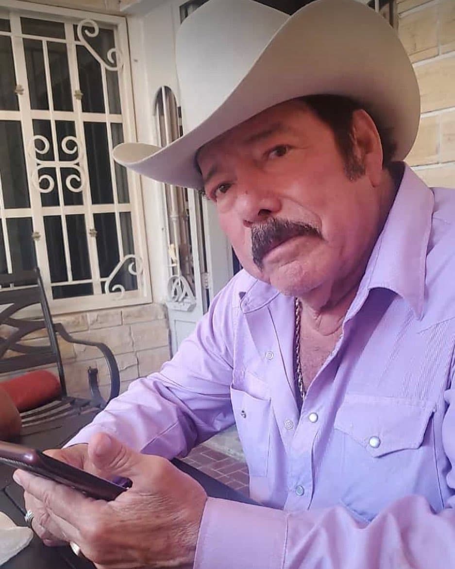 Lalo Mora es uno de los íconos dentro del regional mexicano tanto por su trayectoria con Los Invasores de Nuevo León como su faceta solista.