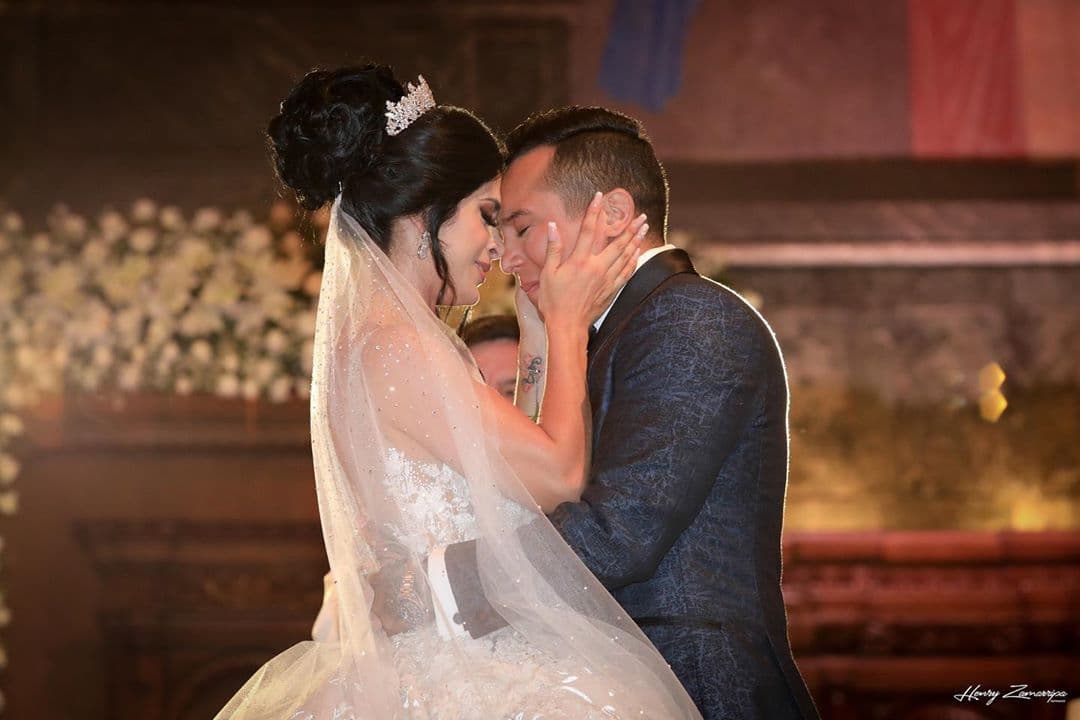 En la actualidad, Edwin Luna vive el amor a plenitud junto a su esposa Kimberly Flores, con quien se casó por la Iglesia el 27 de julio de 2019, en Monterrey.