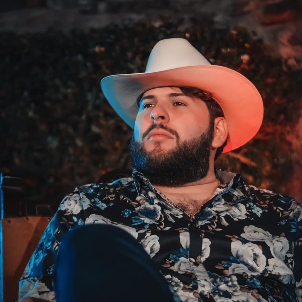 Alexander García, El Fantasma, alista un disco de duetos con colegas como Calibre 50, Larry Hernández, Virlán García y más.
