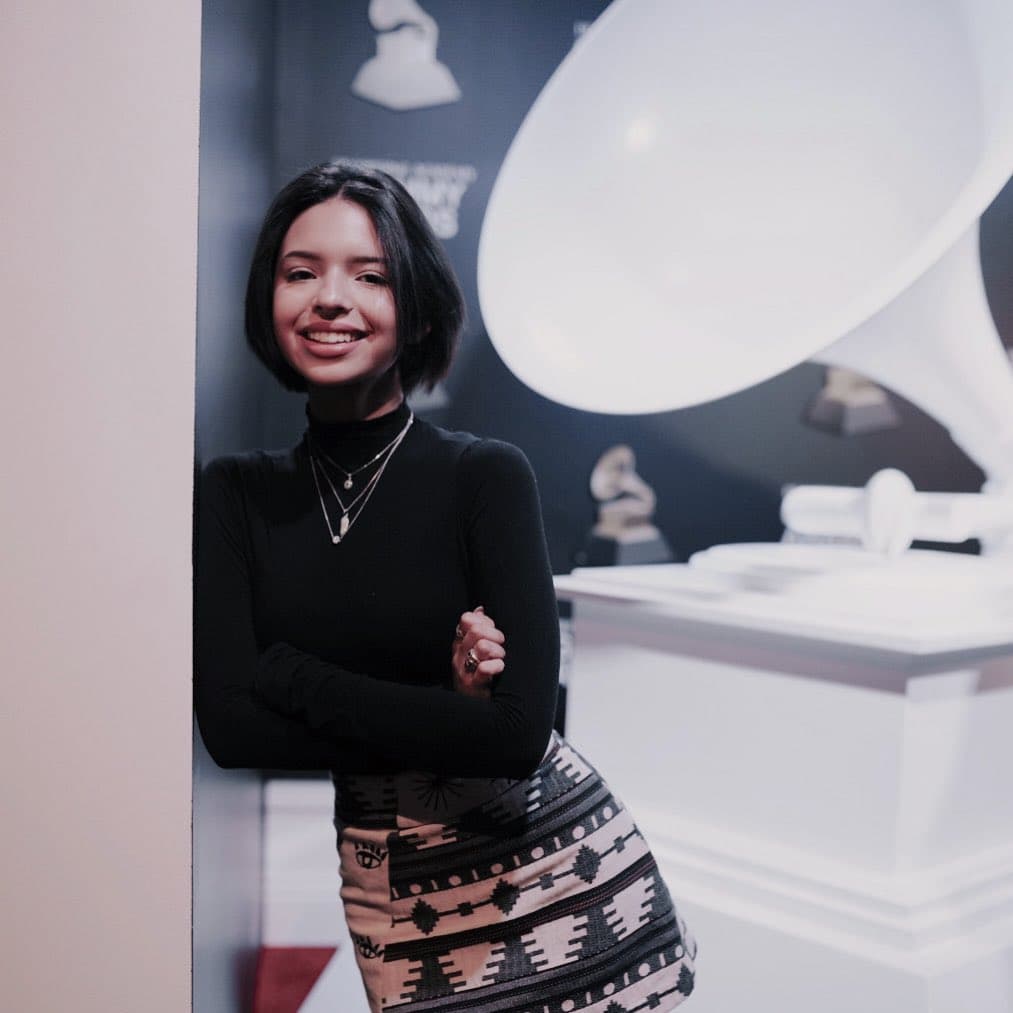 Formó parte de los presentadores del Grammy Latino, ceremonia en la que entregó un gramófono.