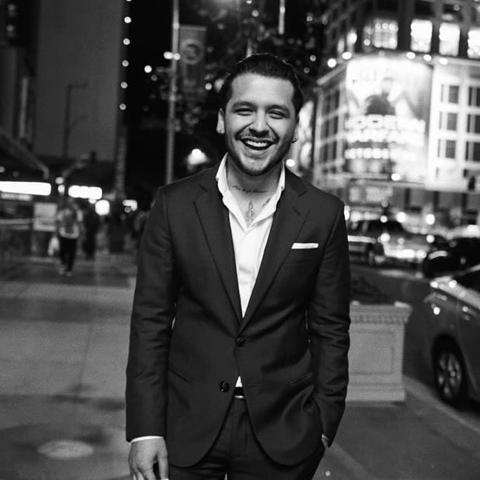 Christian Nodal acudirá como invitado a la fiesta de Bandamax para deleitar a sus fans y de paso llevarse el premio digital y culminar un gran 2019 debido al éxito de su disco "Ahora".