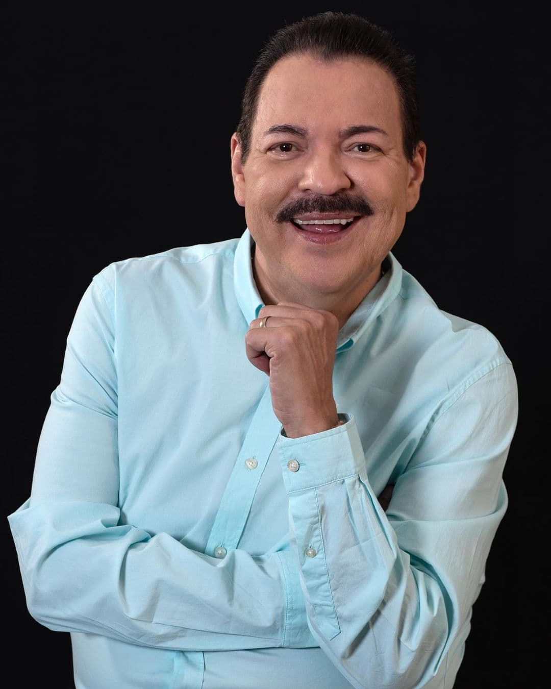 Julio Preciado celebra su cumpleaños 56 entre giras y nueva música