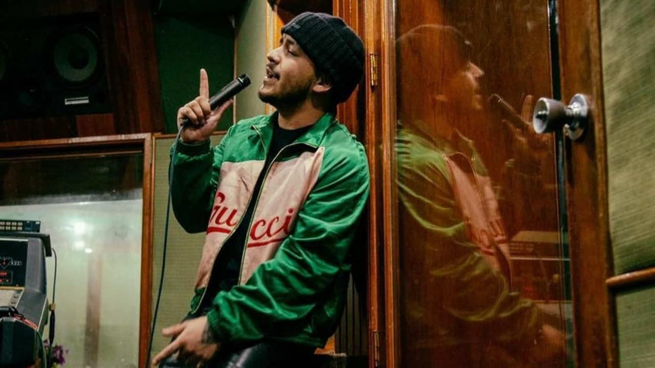 Christian Nodal ya tiene su filtro en Instagram y lleva hasta un paliacate