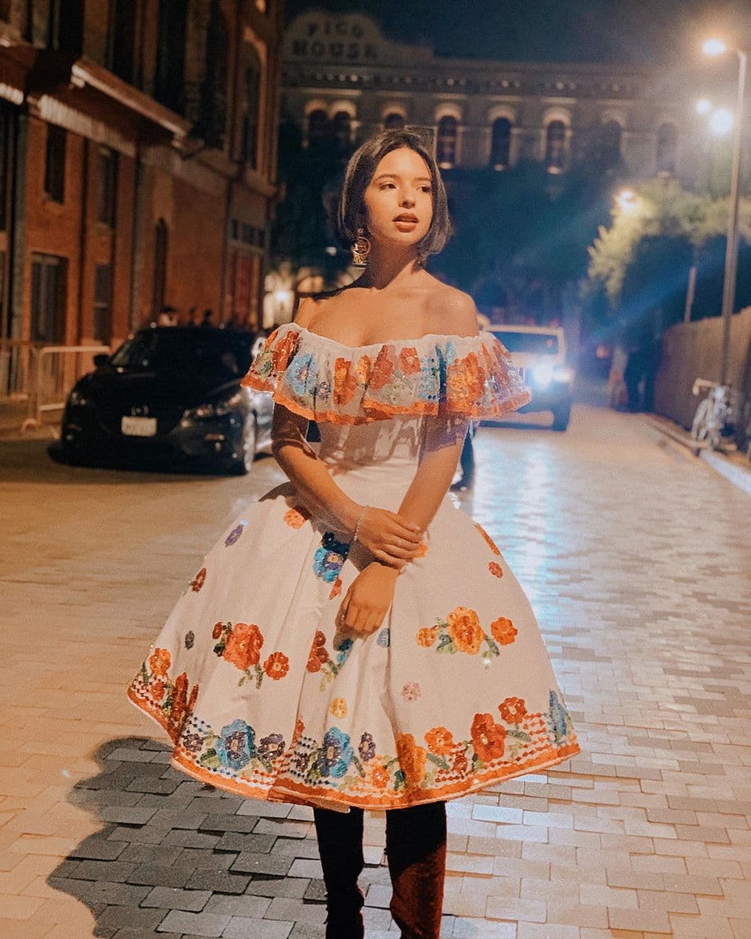 En 2018, Ángela publicó su primer disco, "Primero Soy Mexicana", con el que acaparó la atención del público y los expertos en música por su potente voz.
