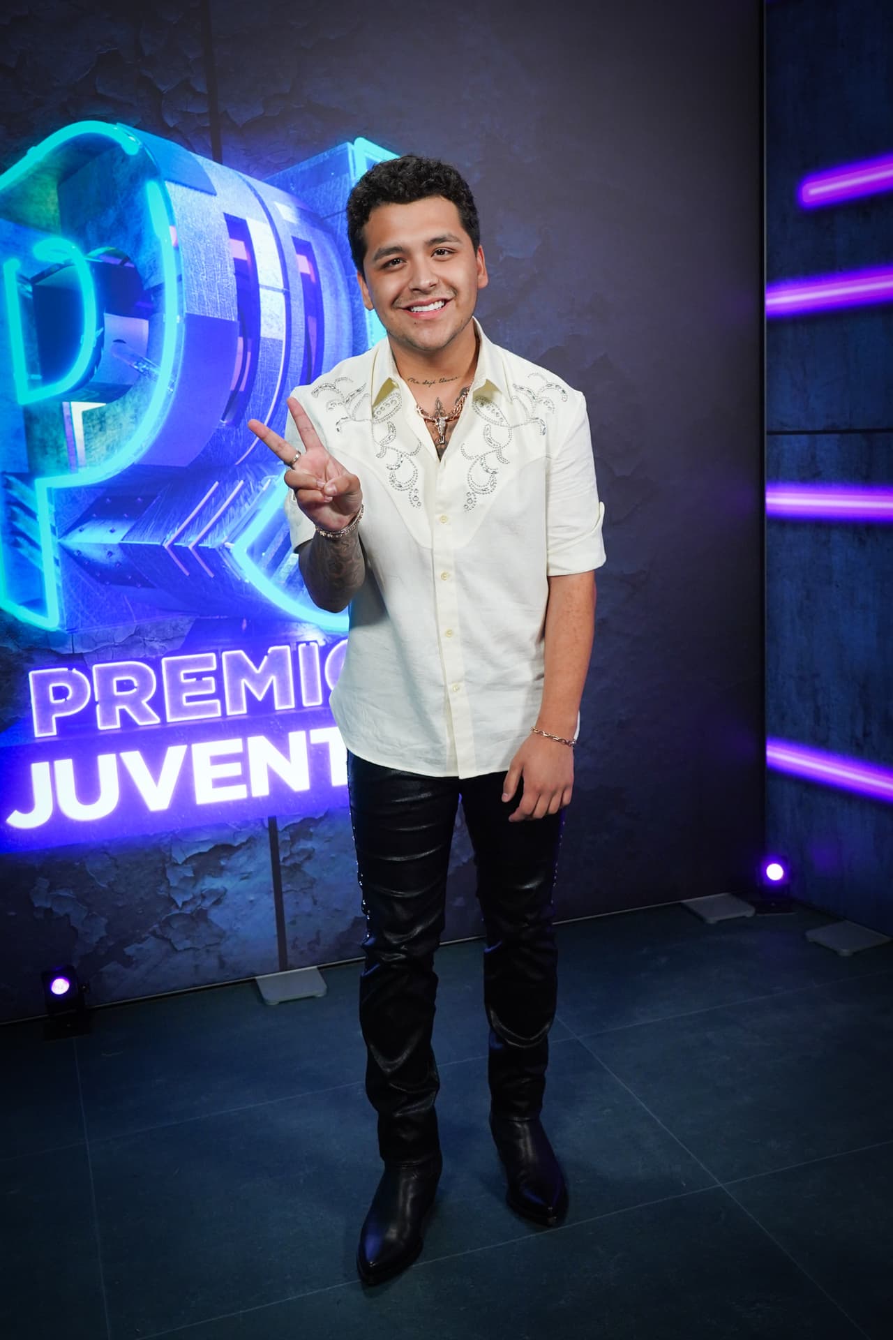 Por otro lado, Christian Noda logró conquistar una de las estatuillas de los Premios Juventud, recalcando su gran momento e importancia en el regional mexicano.