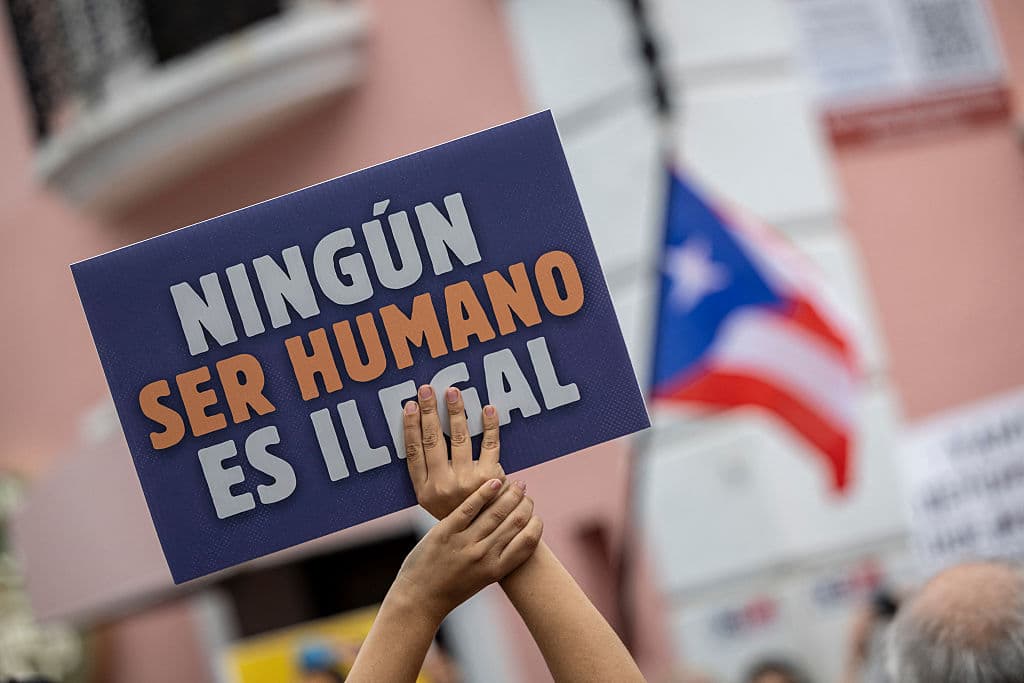 Protestan en San Juan por aumento de detenciones migratorias y políticas de Donald Trump