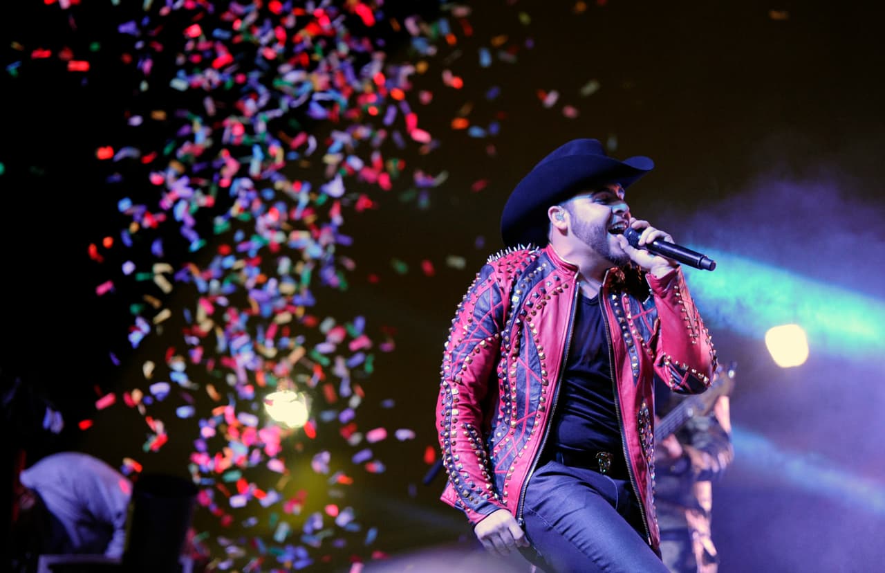 Ha estado nominado a 16 Premios Billbaord y tres Grammy’s .