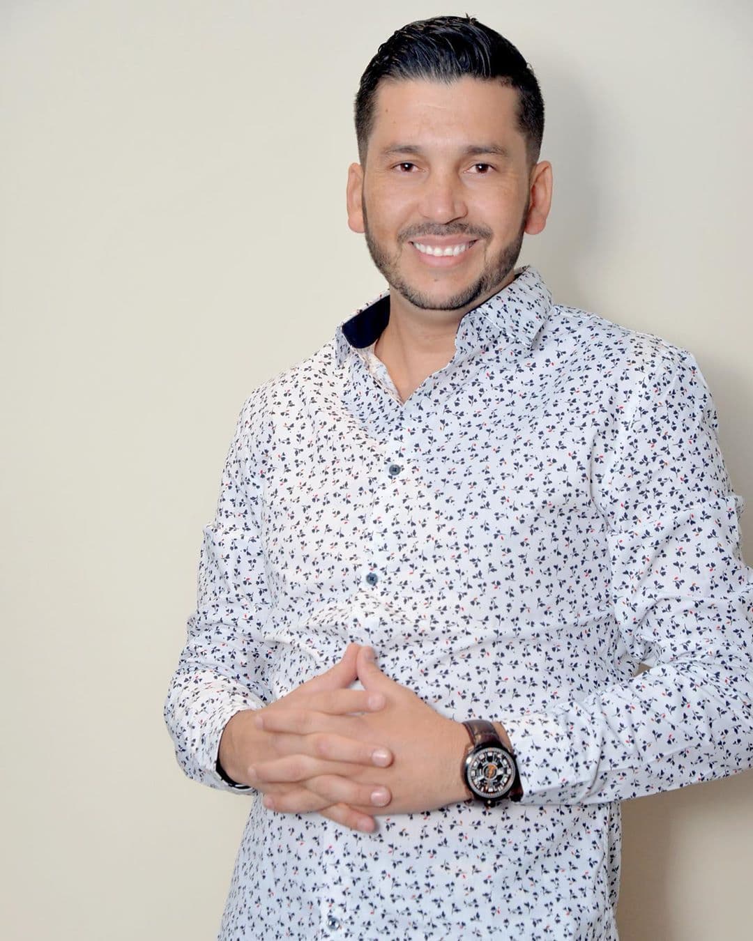 Fue recientemente durante una entrevista en radio que Luis Ángel Franco, "El Flaco", entonó "Un Idiota", otros de los éxitos de José Manuel Figueroa Figueroa, mejor conocido como Joan Sebastian, lo que le valió elogios de sus fans.