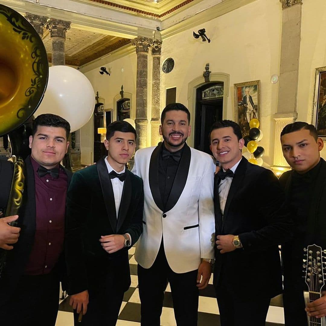 Esta es la historia de 'No vuelvo a Enamorarme', dueto de 'El Flaco' y Los Caliz