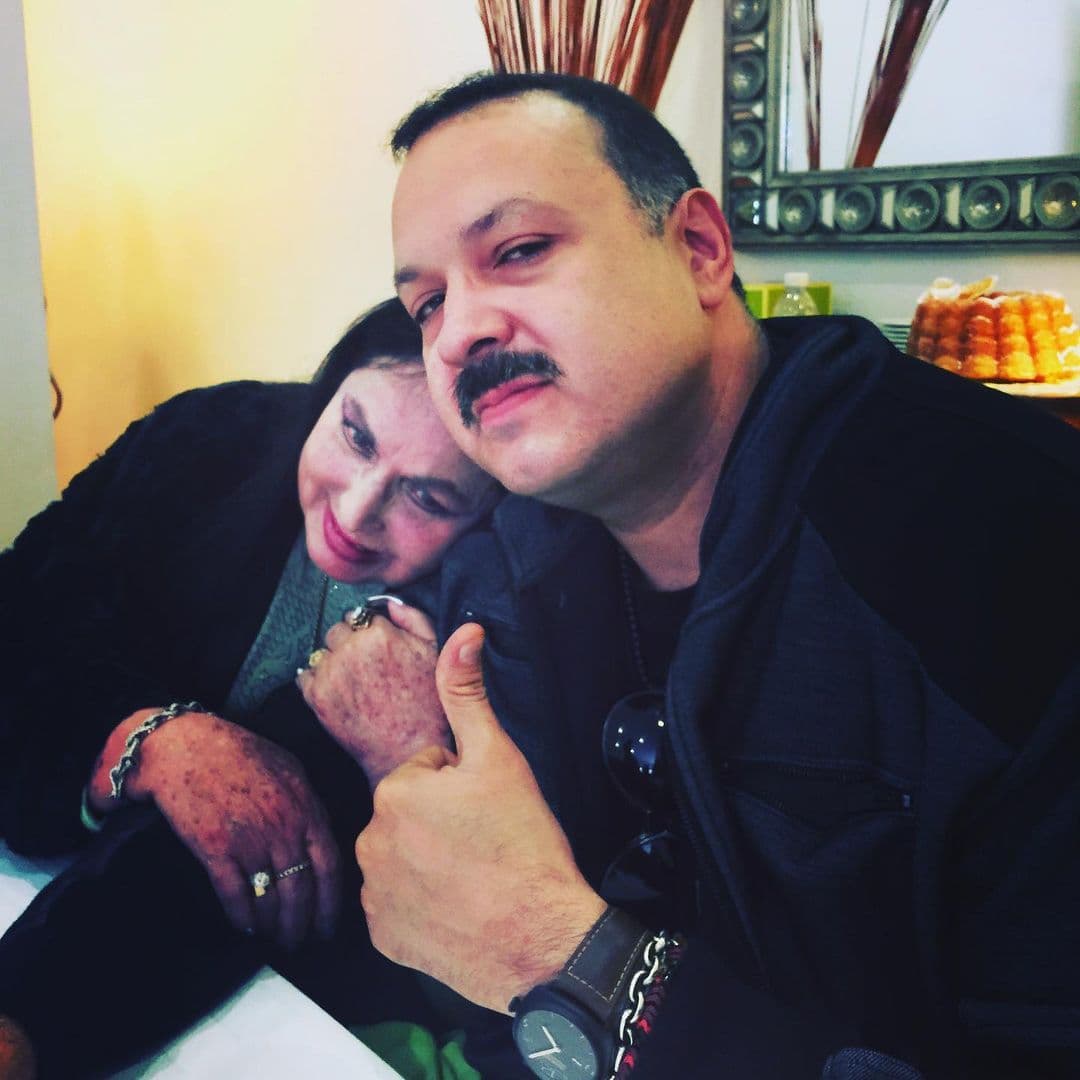 Pepe Aguilar dijo que no pensó que fuera sentir un gran dolor por la muerte de su madre, Flor Silvestre.