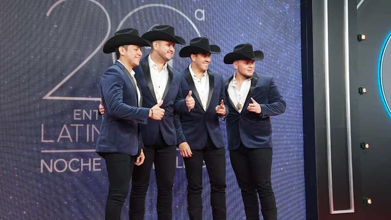 Así se ve y se oye 'Borracho de Cochera a dueto con Calibre 50 y El Fantasma