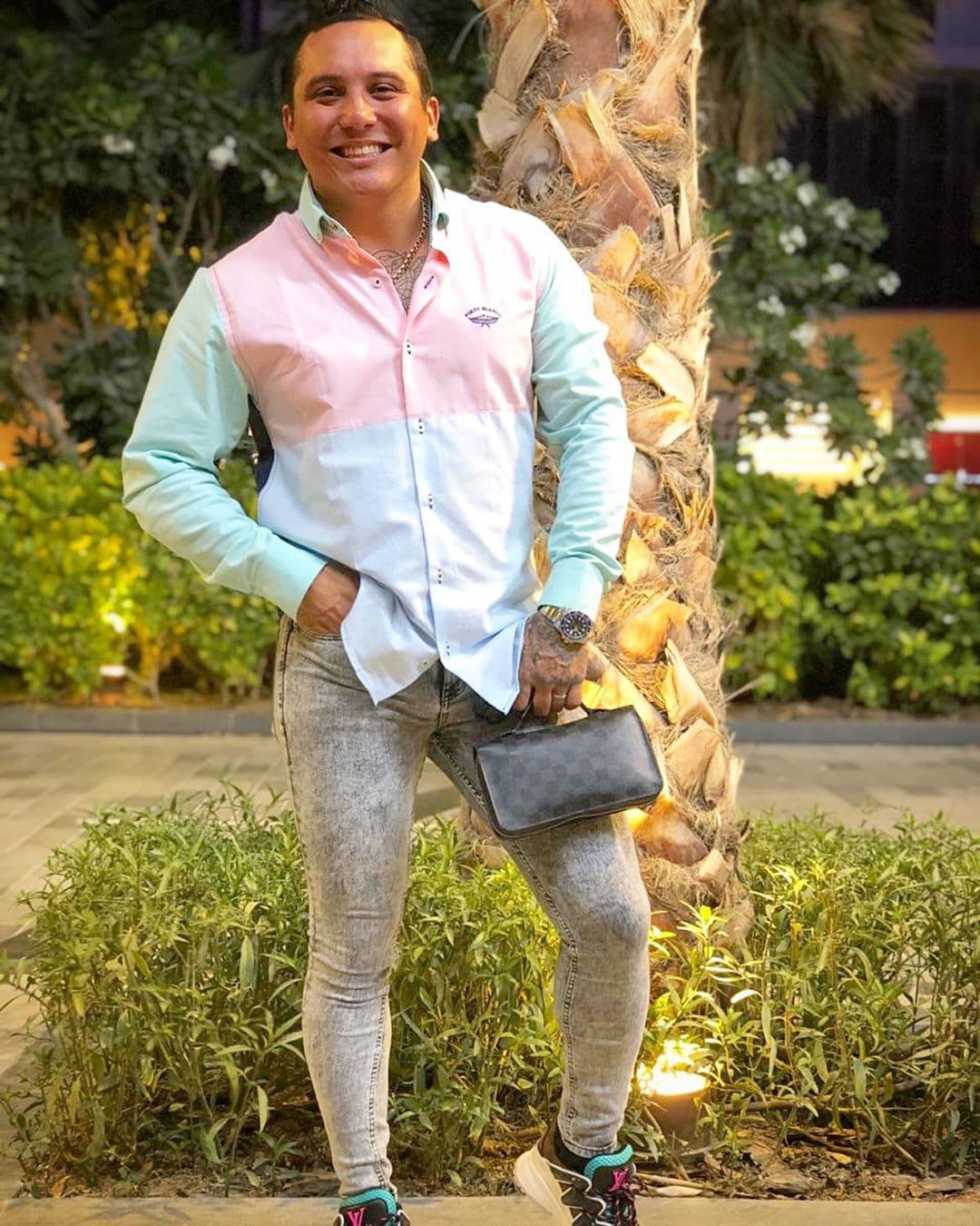 Edwin Luna muestra su colección de lujosos zapatos y desmiente que use los de su esposa